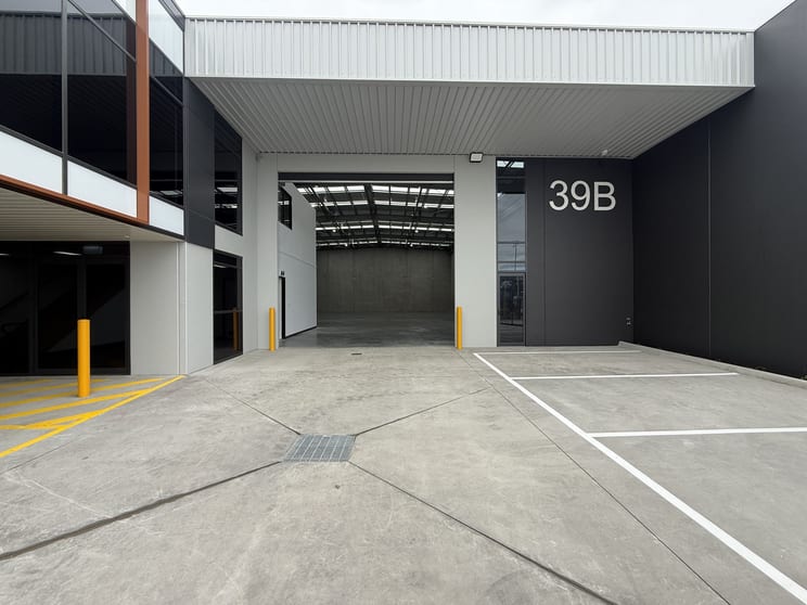 Click to view all images 39 Patch Circuit Laverton North VIC 3026 - Image 3