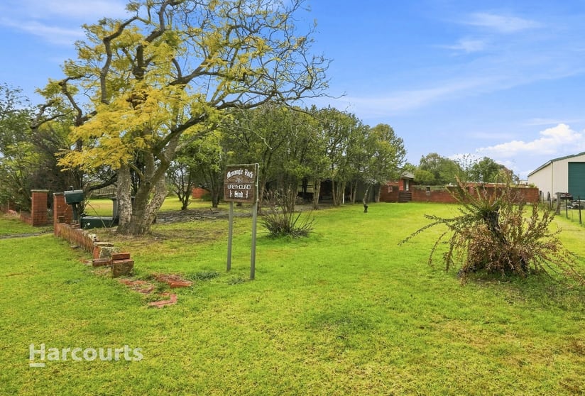 Click to view all images 212 Racecourse Avenue Menangle Park NSW 2563 - Image 2