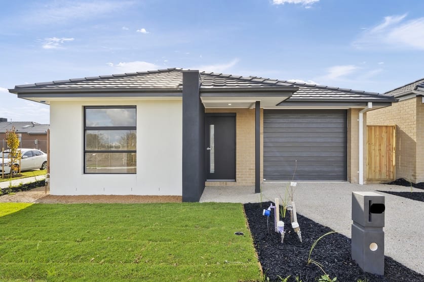Click to view all images 6 Halcyon Way Officer VIC 3809 - Image 1