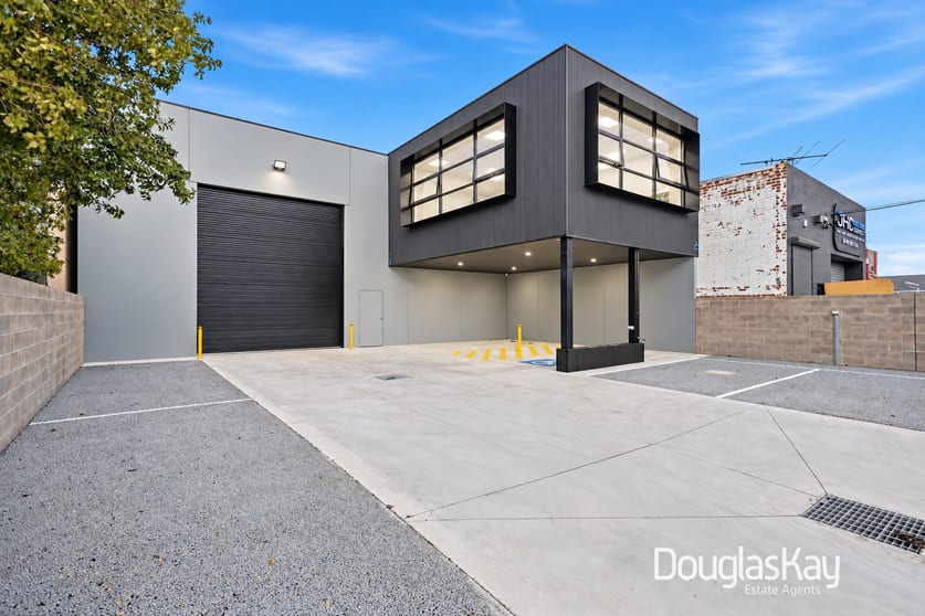 Click to view all images 262 Mcintyre Road Sunshine North VIC 3020 - Image 1