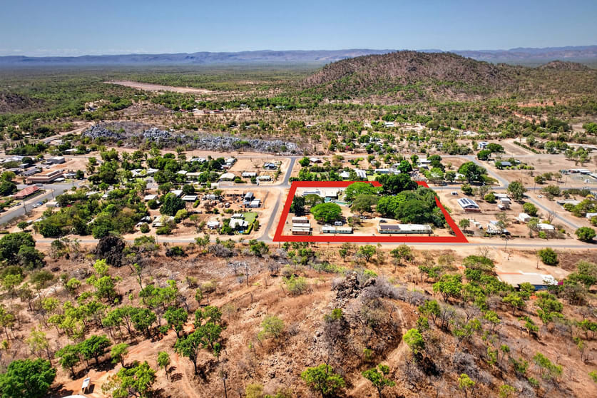 Click to view all images 40-50 Queen Street Chillagoe QLD 4871 - Image 2