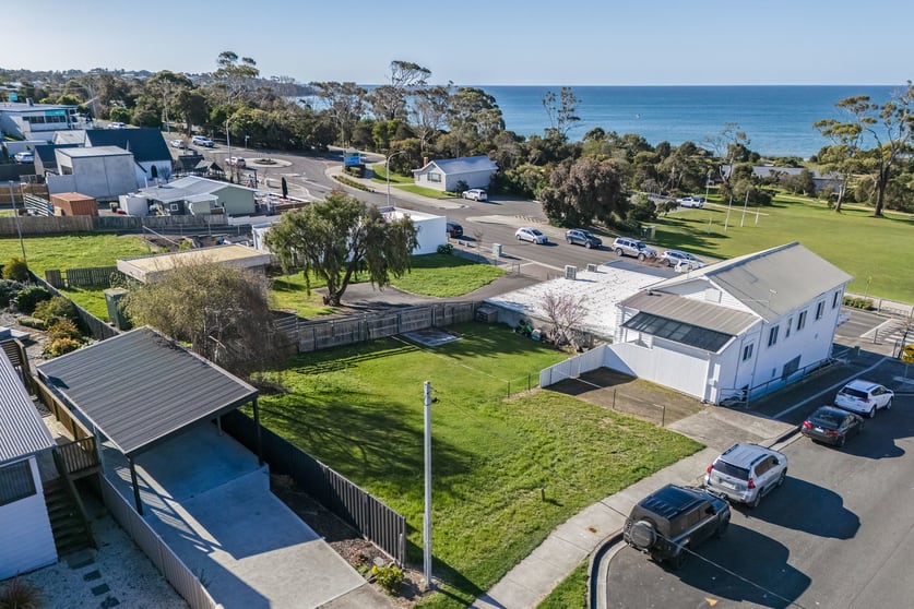 Click to view all images 89 Main Street Bridport TAS 7262 - Image 3