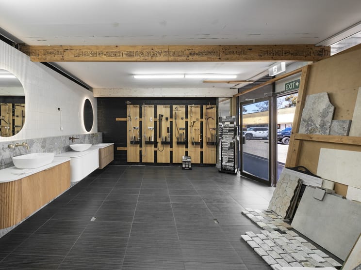 Click to view all images 6/7 Hollylea Road Leumeah NSW 2560 - Image 3