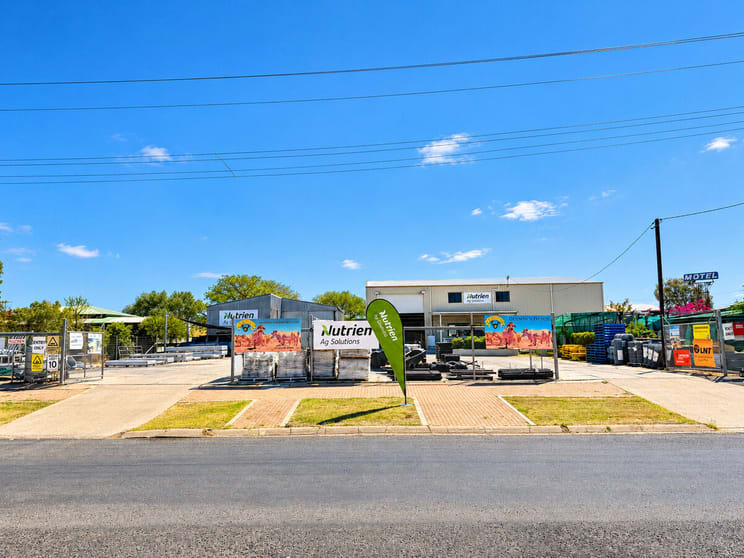Click to view all images 23-27 Stansfield Street Hughenden QLD 4821 - Image 2