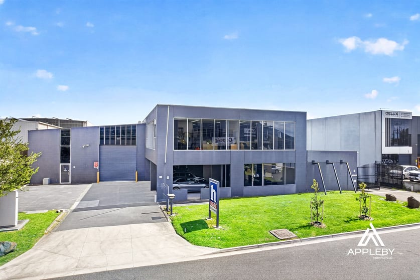 Click to view all images 12 Kearney Street Bayswater VIC 3153 - Image 2