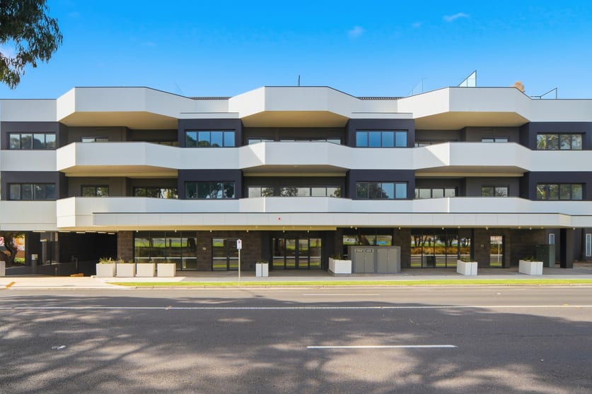 Click to view all images 76-78 Beach Road Sandringham VIC 3191 - Image 2
