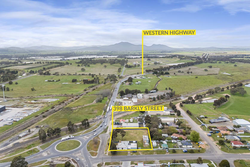 Click to view all images 398 Barkly Street Ararat VIC 3377 - Image 3