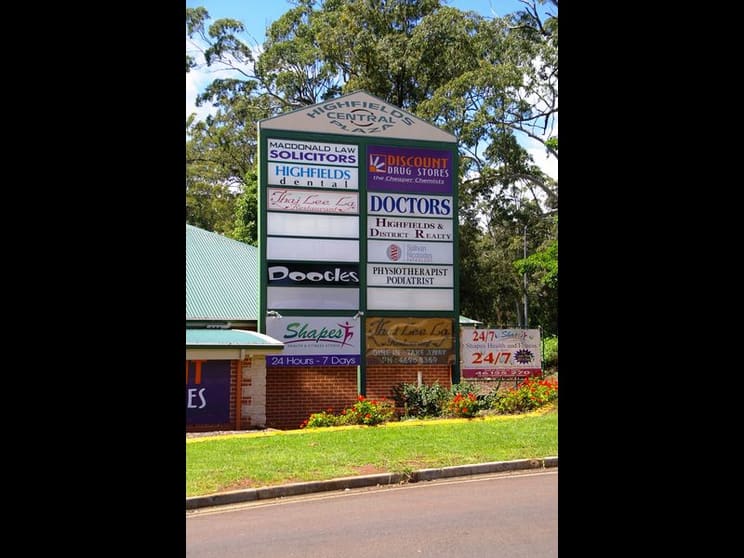 Click to view all images 8-9/2 Plaza Circle Highfields QLD 4352 - Image 2