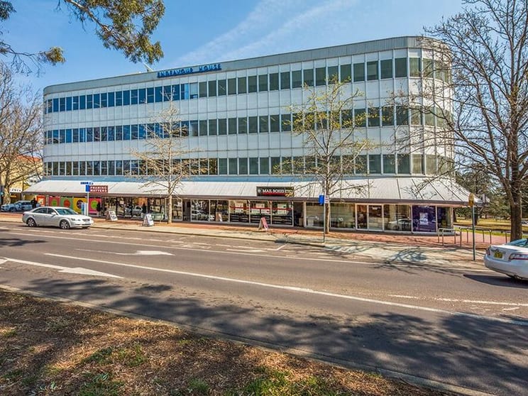 Click to view all images 2-10 Captain Cook Crescent Griffith ACT 2603 - Image 2