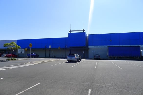 Click to view all images 227 Ballarat Road Braybrook VIC 3019 - Image 2