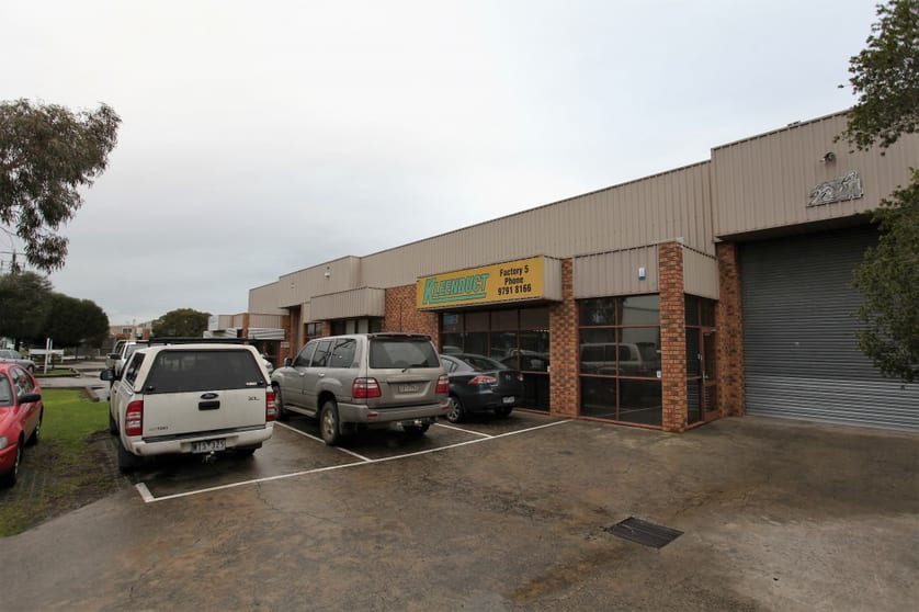 Click to view all images 5/22-24 Rhur Street Dandenong VIC 3175 - Image 3
