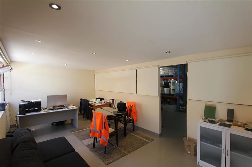 Click to view all images 2/998 King Georges Road Blakehurst NSW 2221 - Image 3