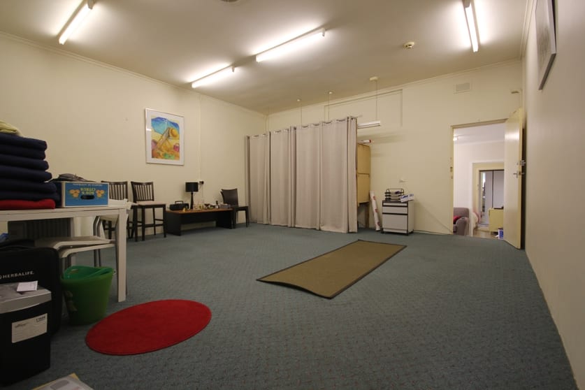 Click to view all images 2A Cromwell Street Burwood VIC 3125 - Image 3