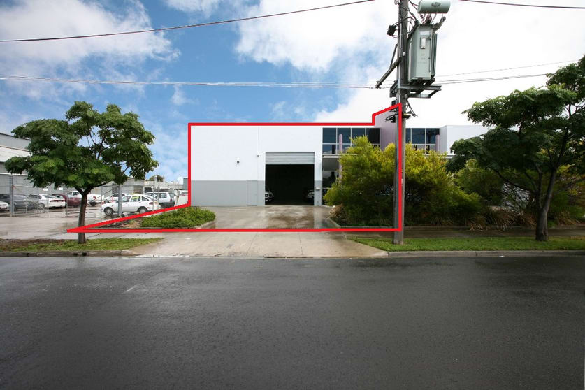 15 Louis Street Airport West VIC 3042 - Image 2