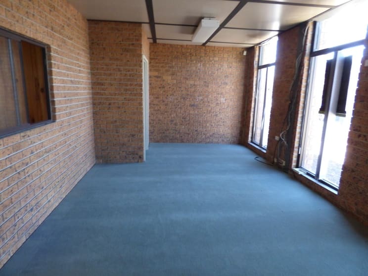 Click to view all images 50 Taunton Drive Cheltenham VIC 3192 - Image 3