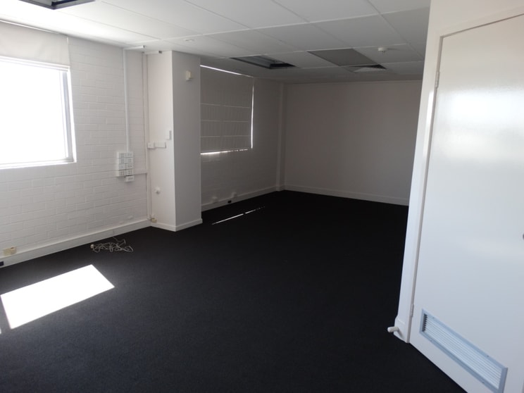Click to view all images 8/182 Bay Terrace Wynnum QLD 4178 - Image 3