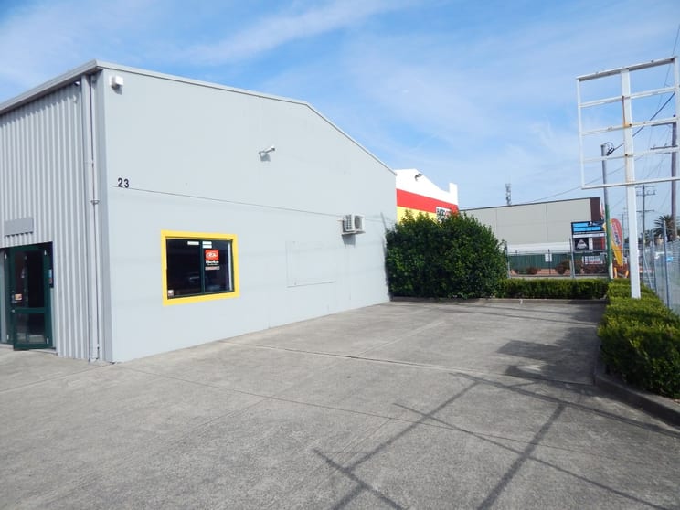 Click to view all images 23 Port Stephens St Raymond Terrace NSW 2324 - Image 2