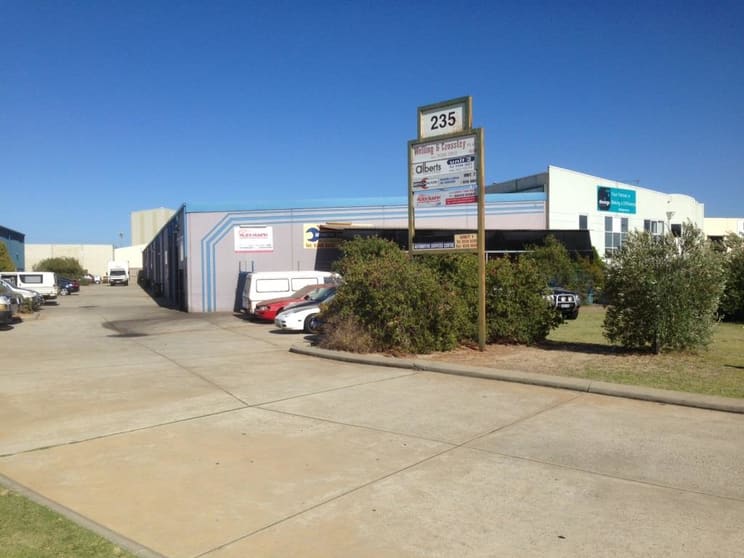 Click to view all images 3/235 Camboon Road Malaga WA 6090 - Image 1