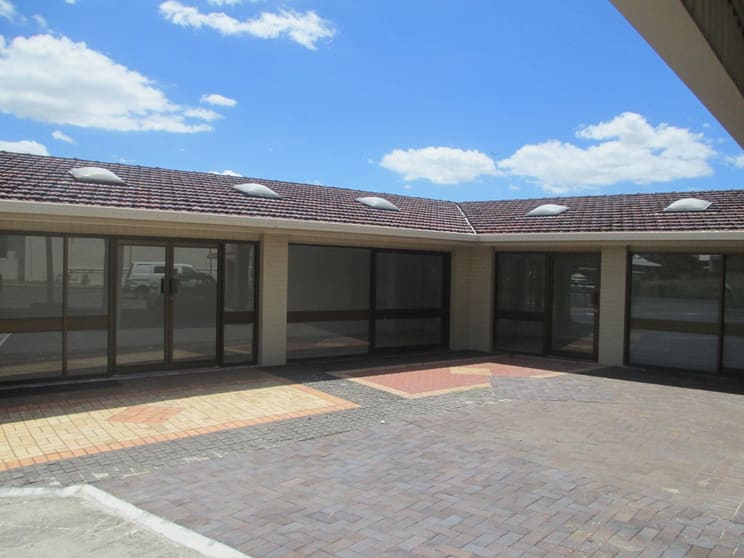 920 Logan Road Holland Park West QLD 4121 - Image 2