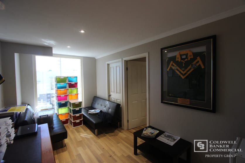 Click to view all images Hillcrest QLD 4118 - Image 2
