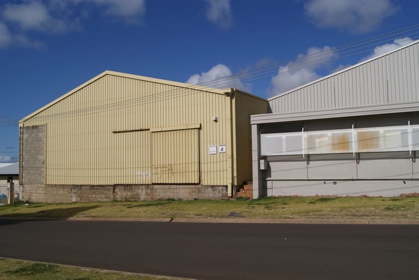 Click to view all images 10 - 12 Makepeace Street Rockville QLD 4350 - Image 3