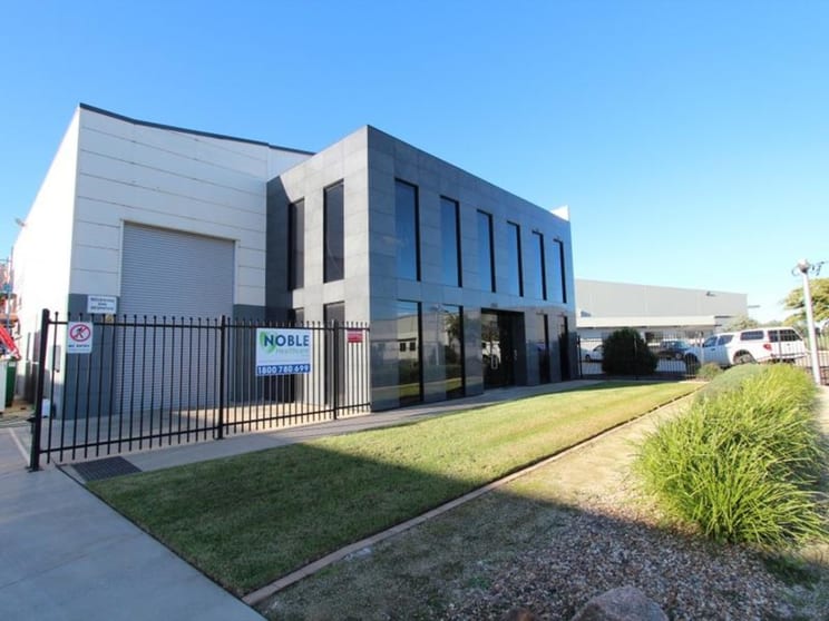 2/3 Ball Place Wagga Wagga NSW 2650 - Image 1