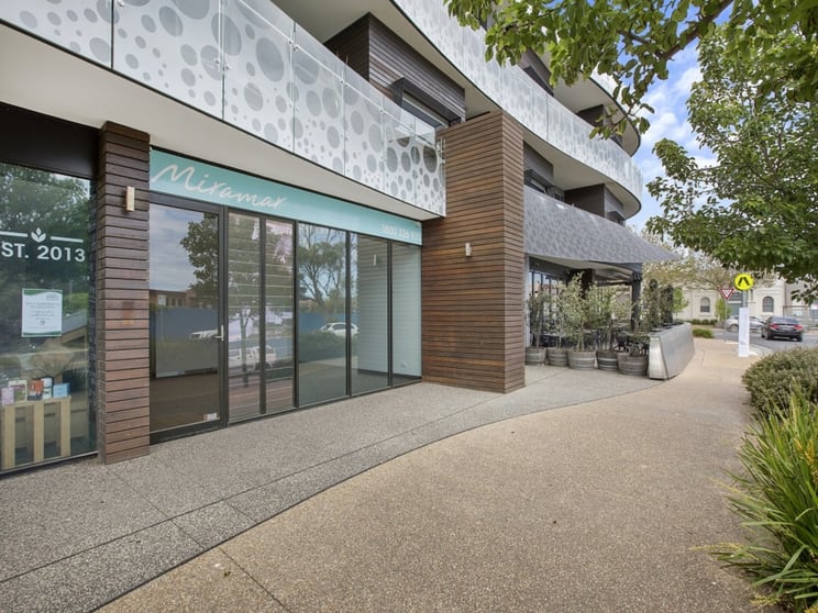 Click to view all images 4 Ross Street Mornington VIC 3931 - Image 3