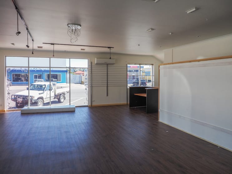 17 Edinburgh Street Port Lincoln SA 5606 - Image 2