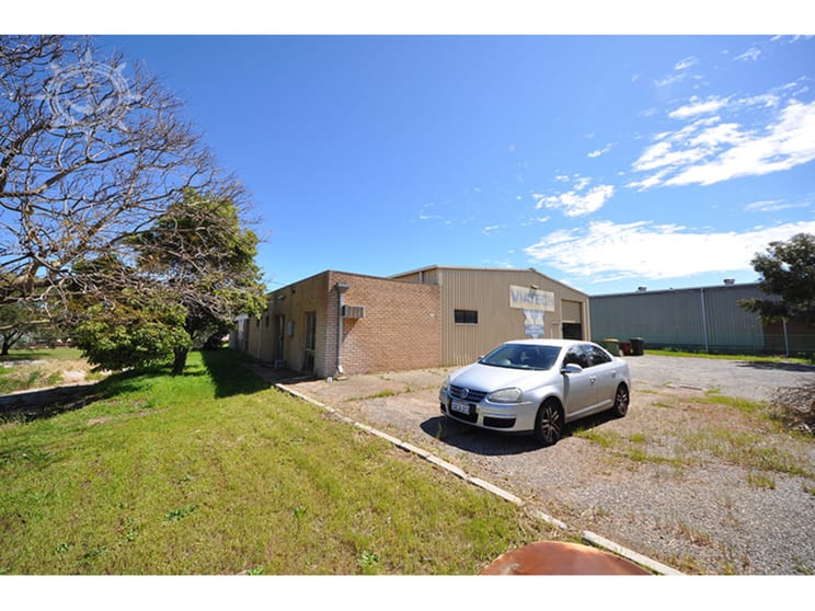 Click to view all images 22 Thorpe Way Kwinana Beach WA 6167 - Image 3