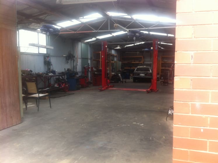 Click to view all images 32 Buch Avenue Epping VIC 3076 - Image 2