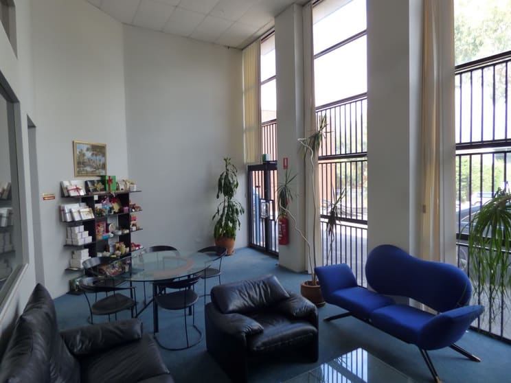 Click to view all images 9 University Place Clayton VIC 3168 - Image 2
