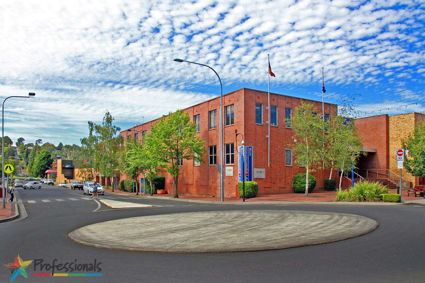 2/215 Beardy Street Armidale NSW 2350 - Image 1