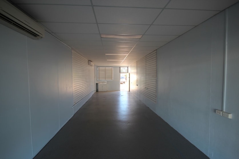Click to view all images Unit 3 169 Charters Towers Rd Hermit Park QLD 4812 - Image 3