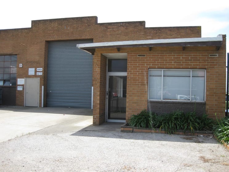 Click to view all images 9 Tarnard Drive Braeside VIC 3195 - Image 1