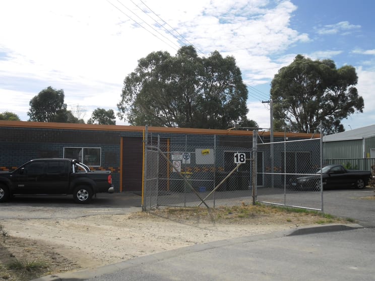 Click to view all images 18 Rafferty Road Mandurah WA 6210 - Image 2