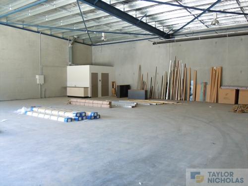 Click to view all images 24/5 Gladstone Road Castle Hill NSW 2154 - Image 2