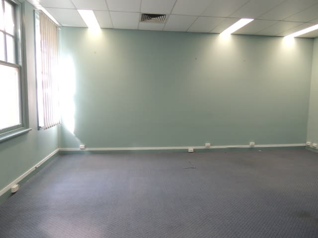 Click to view all images 4/31 Nicholas Street Ipswich QLD 4305 - Image 3