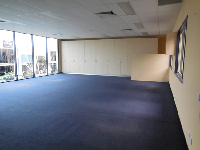 Click to view all images 2/15 Howleys Road Notting Hill VIC 3168 - Image 2