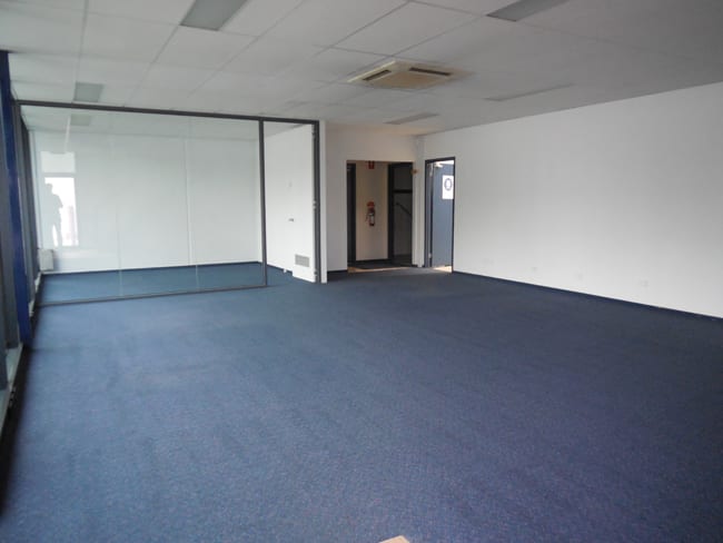 Click to view all images 2/15 Howleys Road Notting Hill VIC 3168 - Image 3