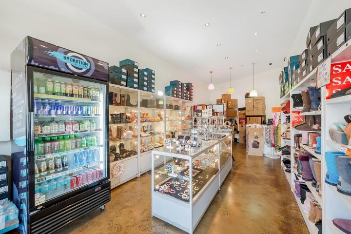 Click to view all images 164 Acland Street St Kilda VIC 3182 - Image 3