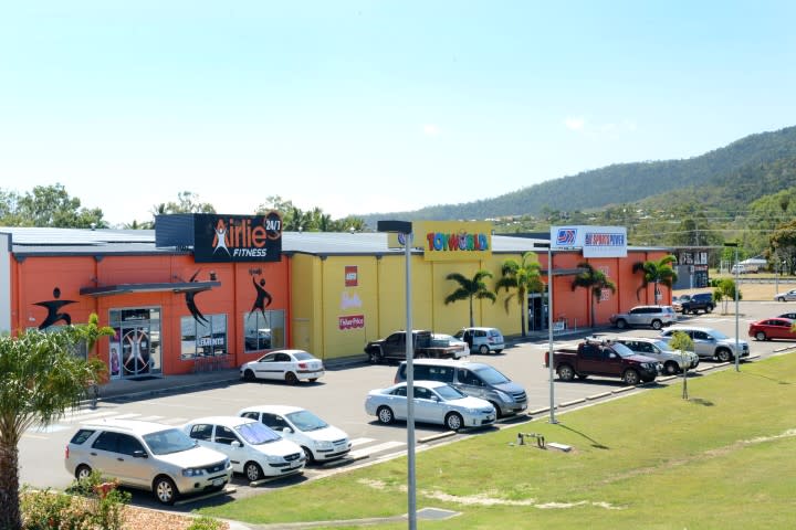 Click to view all images Reef Plaza Cnr Shute Harbour Rd/Paluma Rd Cannonvale QLD 4802 - Image 2