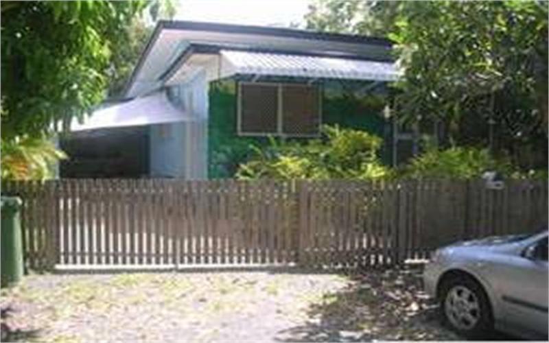Click to view all images 1/2 Graham Cresent Eimeo QLD 4740 - Image 1