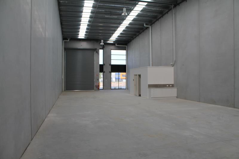 Click to view all images Unit 3/14 Southeast Boulevard Pakenham VIC 3810 - Image 3