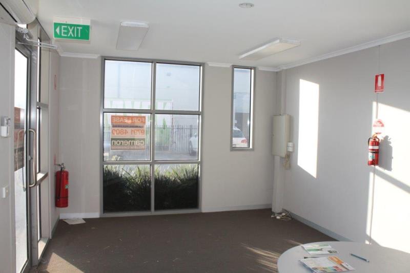 Click to view all images 5/9 Chapel Street Lynbrook VIC 3975 - Image 2
