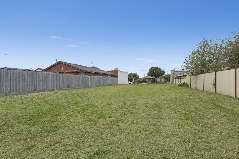 Click to view all images 31-33 Walsgott Street North Geelong VIC 3215 - Image 1
