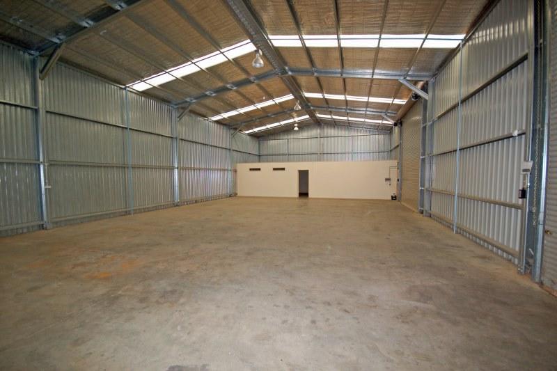 Click to view all images 2/26 Annette Crescent Lavington NSW 2641 - Image 3