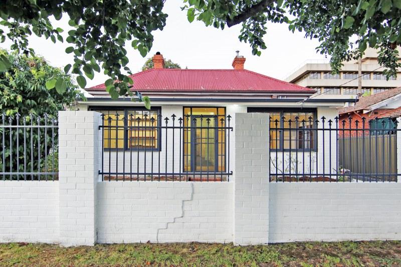 560 Englehardt Street Albury NSW 2640 - Image 2