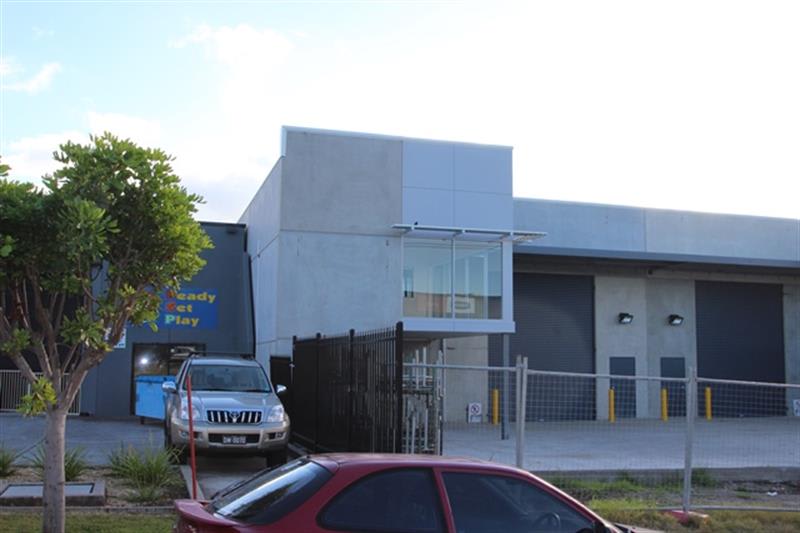 Click to view all images 2/8 Shaban St Albion Park Rail NSW 2527 - Image 3