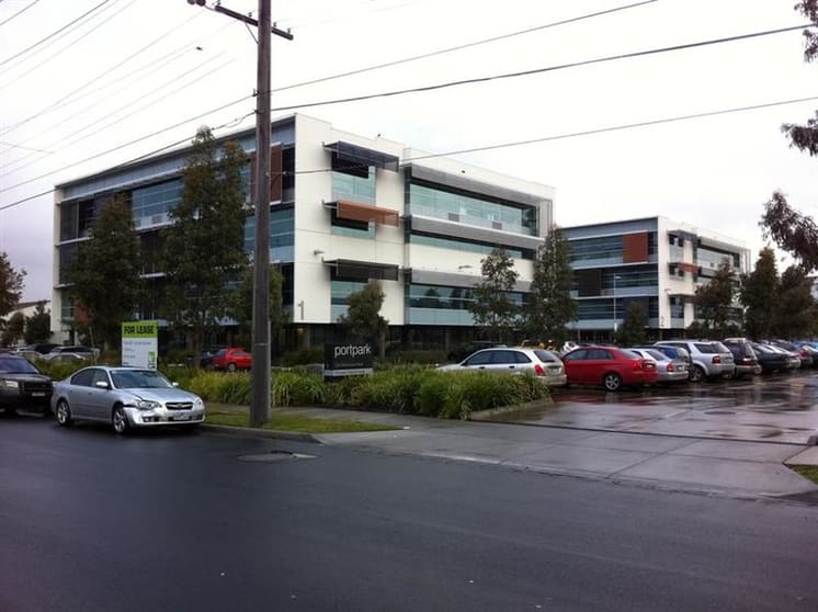 25/574 Plummer Port Melbourne VIC 3207 - Image 3