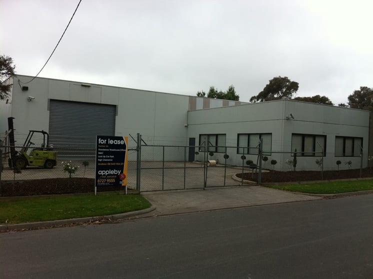 Click to view all images 2A Elsum Avenue Bayswater VIC 3153 - Image 3